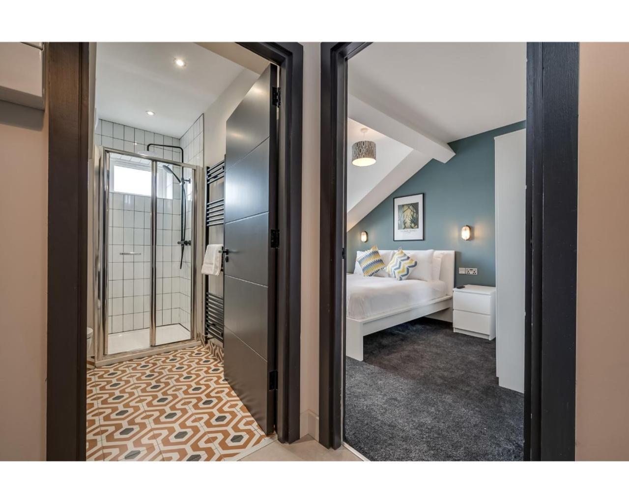 Central Belfast Apartments: University Street Rum bild